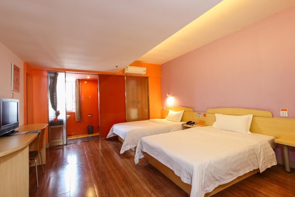 7Days Inn Guangzhou Wuyang New Town Exterior photo