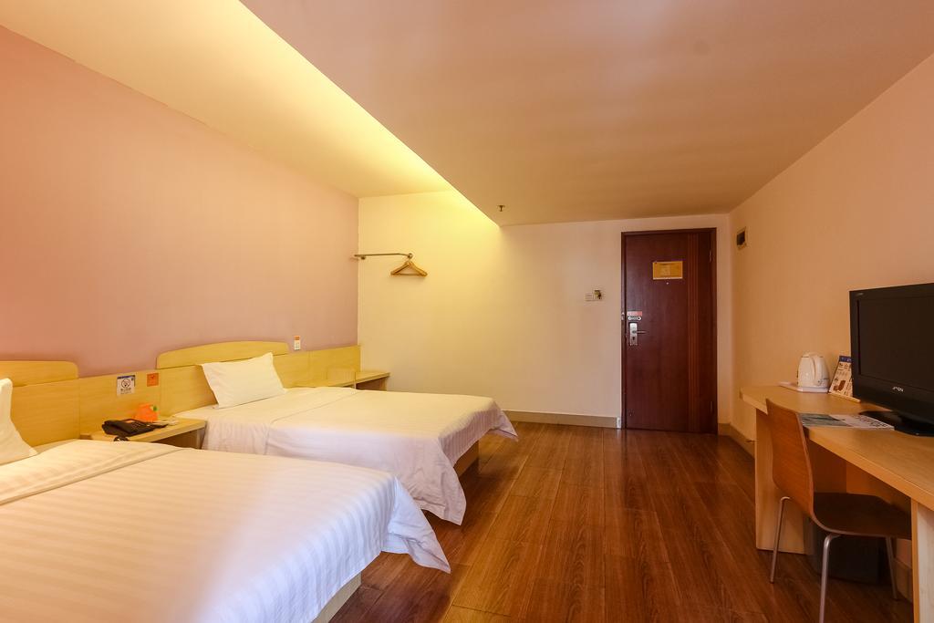 7Days Inn Guangzhou Wuyang New Town Exterior photo
