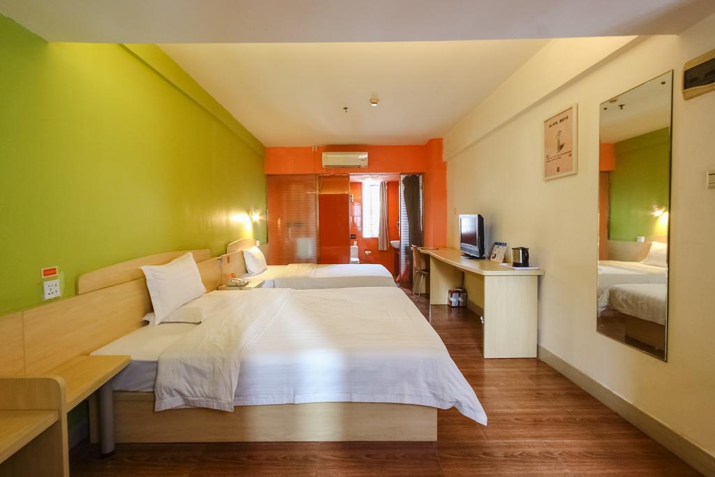 7Days Inn Guangzhou Wuyang New Town Exterior photo