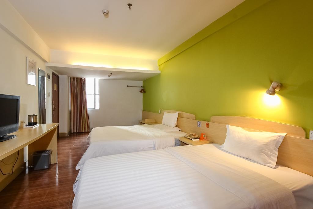 7Days Inn Guangzhou Wuyang New Town Exterior photo