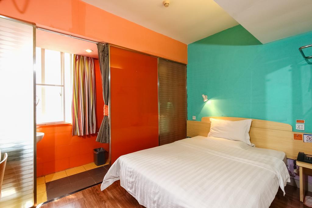 7Days Inn Guangzhou Wuyang New Town Exterior photo